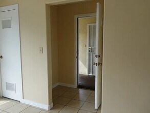 2227 Clyde Ave, Unit Apt #4 in Los Angeles, CA - Building Photo - Building Photo
