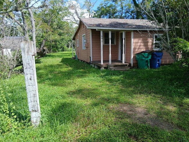 603 W 6th St in Sweeny, TX - Building Photo - Building Photo