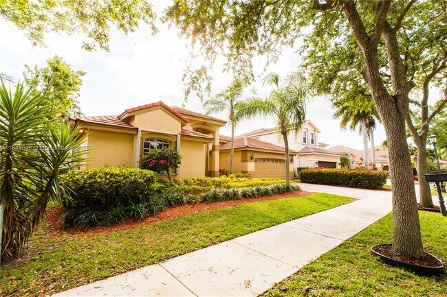 2983 Oakbrook Dr in Weston, FL - Building Photo - Building Photo