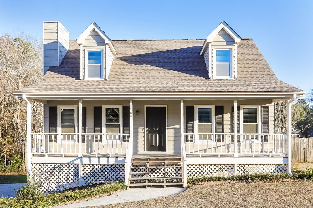 709 Fallowfield Dr in Loganville, GA - Building Photo