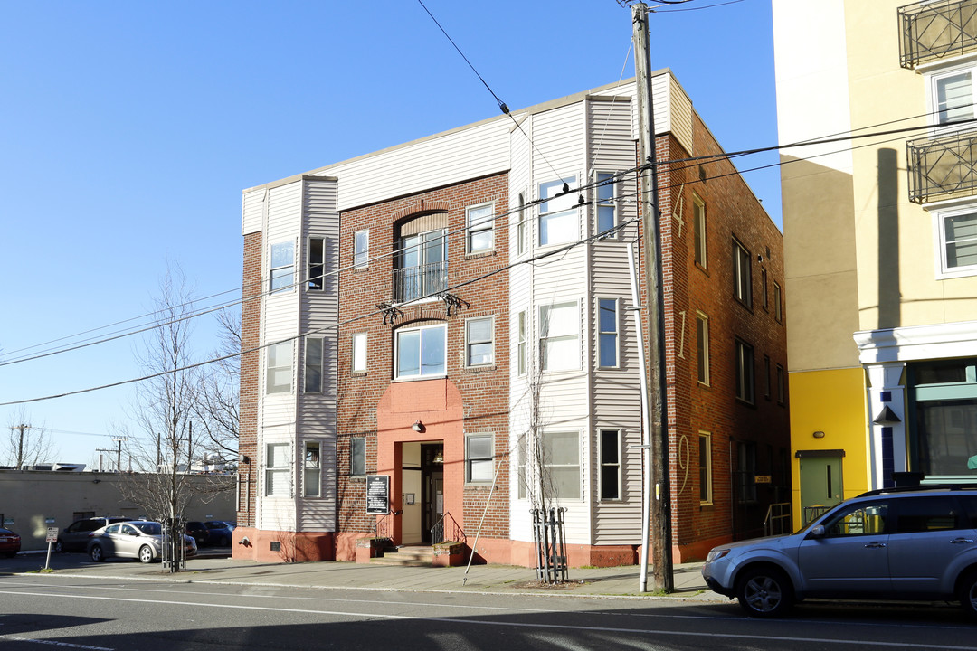 419 Queen Anne Ave N in Seattle, WA - Building Photo