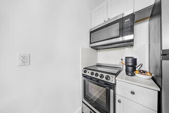 1250 SW 6th St in Miami, FL - Foto de edificio - Building Photo