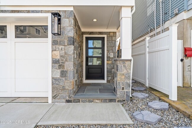 28 Beach St, Unit 43 in Sea Bright, NJ - Building Photo - Building Photo