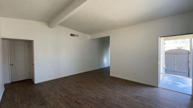 1421-1433 W Vassar Ave in Visalia, CA - Building Photo - Building Photo
