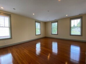 235 W Dodds St in Bloomington, IN - Building Photo - Building Photo