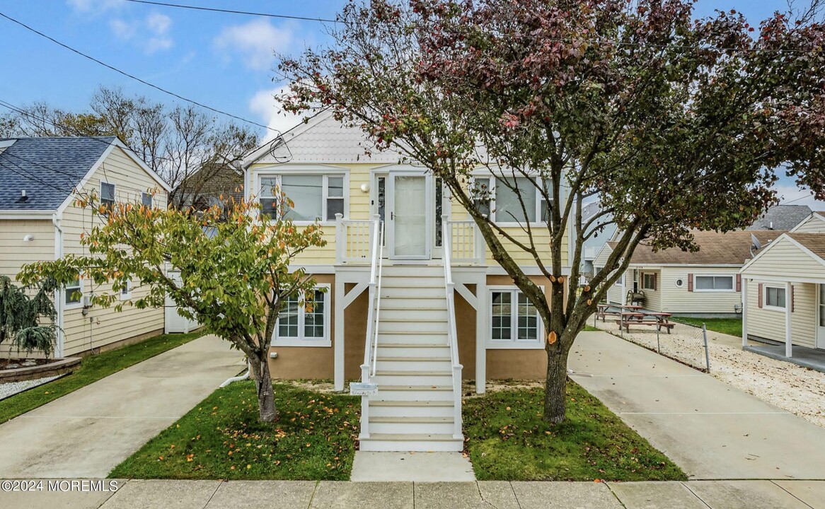 212 Randall Ave in Point Pleasant Beach, NJ - Building Photo