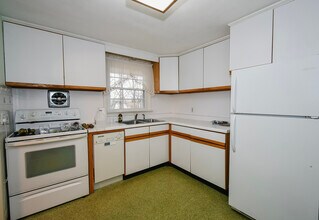 60 Wildwood Rd in Torrington, CT - Building Photo - Building Photo