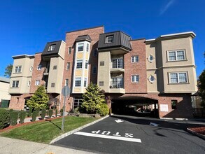 524-532 Maple Ave, Unit 309 in Elizabeth, NJ - Building Photo - Building Photo