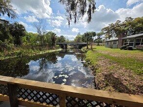 16129 County Road 448 in Tavares, FL - Foto de edificio - Building Photo