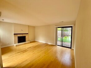 90 Holstrom Cir in Novato, CA - Foto de edificio - Building Photo