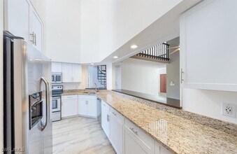 28417 Highgate Dr in Bonita Springs, FL - Foto de edificio - Building Photo