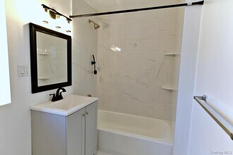 63 Herriot St in Yonkers, NY - Building Photo - Building Photo