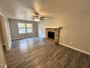 1008 Tyree Ct S in White House, TN - Foto de edificio - Building Photo