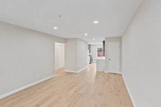 525 Bloomfield Ave in Caldwell, NJ - Foto de edificio - Building Photo