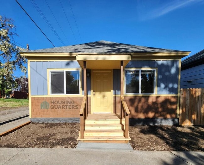 property at 612 N Chestnut St
