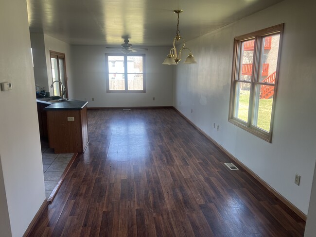 2520 E Clark St in Diamond, IL - Building Photo - Building Photo