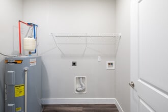 Spring Street Commons in Jeffersonville, IN - Building Photo - Interior Photo