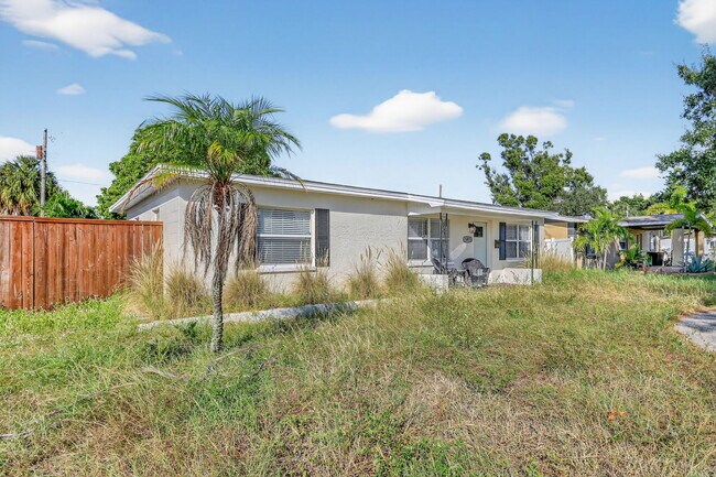 541 40th Ave NE in St. Petersburg, FL - Building Photo - Building Photo