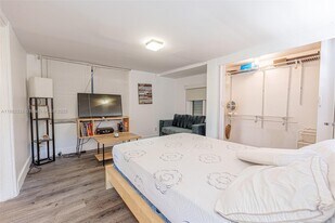 528 SW 21st Ave in Miami, FL - Building Photo