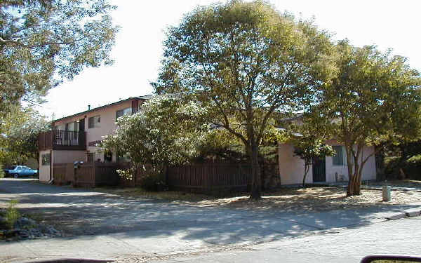 5100 Roma St in Santa Rosa, CA - Building Photo - Building Photo