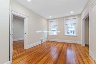 40 Brackett St, Unit 1 in Boston, MA - Building Photo - Building Photo