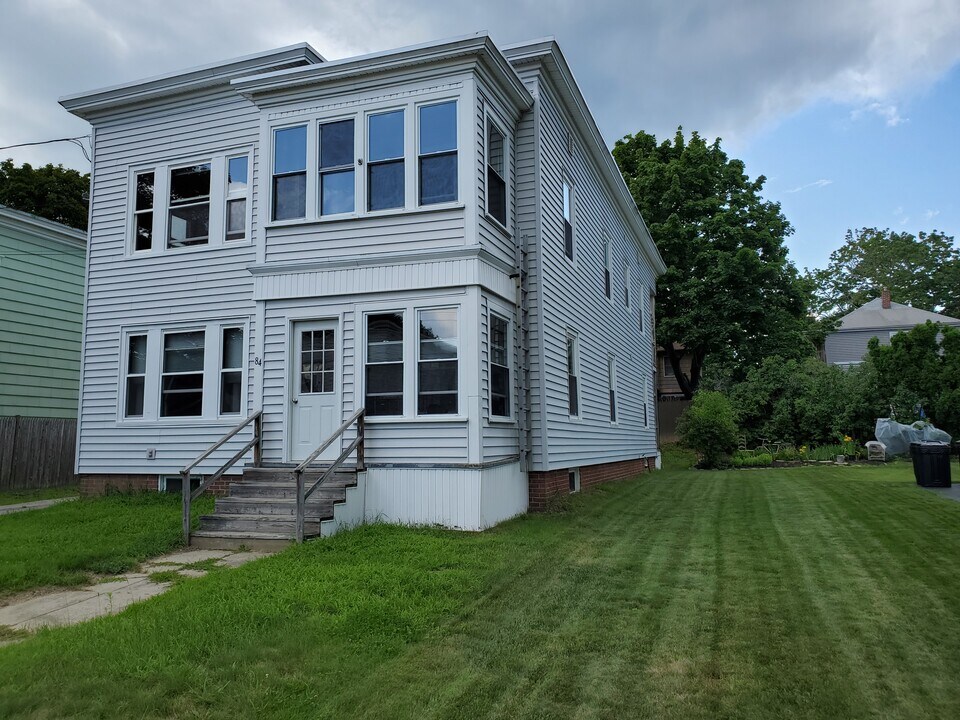 84 Cumberland Ave in Lewiston, ME - Building Photo