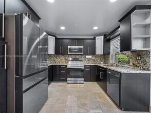 10281 NW 32nd St in Sunrise, FL - Building Photo - Building Photo