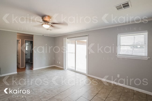 204 NE 19th St in Moore, OK - Foto de edificio - Building Photo