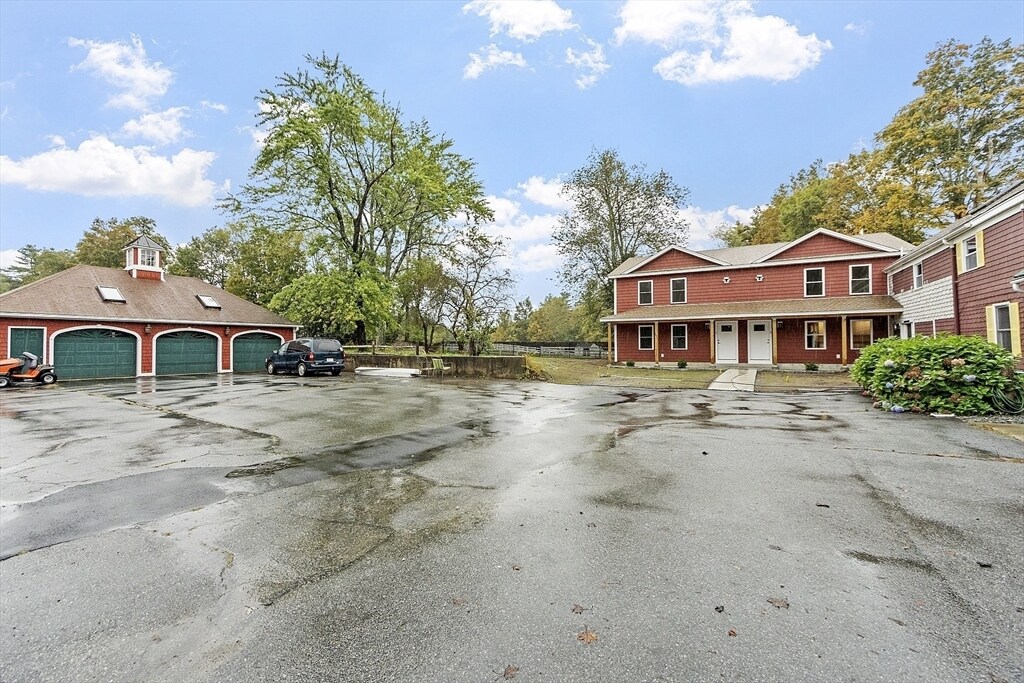 20 Townsend St in Pepperell, MA - Building Photo