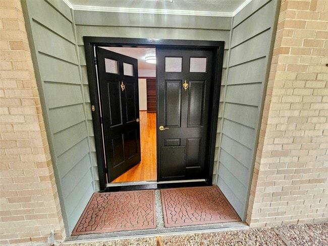 property at 2015 Silver Leaf Dr