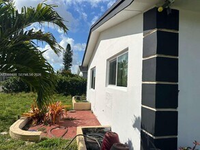 2458 Plunkett St in Hollywood, FL - Building Photo - Building Photo