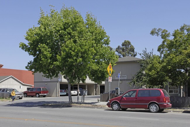 1144 N Sanborn Rd in Salinas, CA - Building Photo - Building Photo