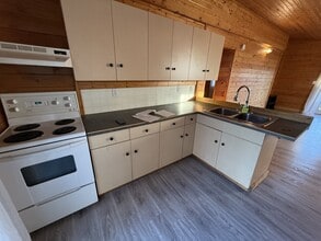 603-610 10 St in Cold Lake, AB - Building Photo - Building Photo