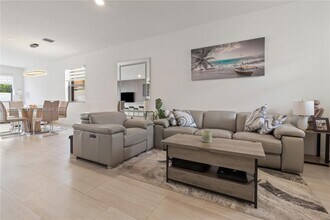 3431 W 109th Pl in Hialeah, FL - Building Photo - Building Photo