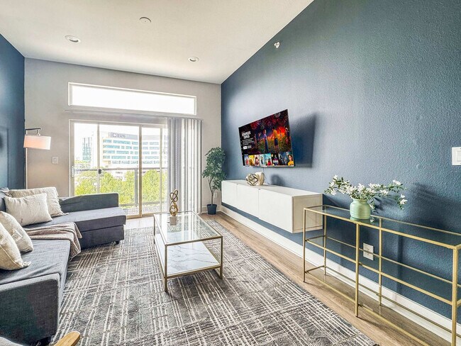 310 N Malcolm X Blvd in Dallas, TX - Building Photo - Building Photo