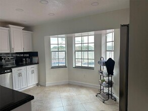 20030 NW 83rd Ct in Hialeah, FL - Foto de edificio - Building Photo