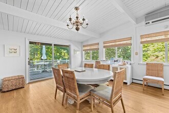 33 Nemasket Rd in Falmouth, MA - Foto de edificio - Building Photo