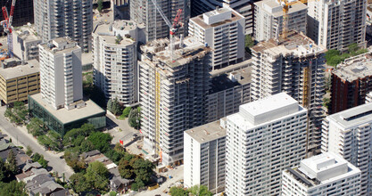 Plaza Midtown South in Toronto, ON - Building Photo - Building Photo