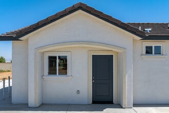 9717-9713 Krista Vineyard Way in Bakersfield, CA - Building Photo - Building Photo
