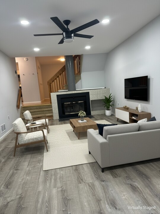 1027 Schmidt Ln in North Brunswick, NJ - Building Photo