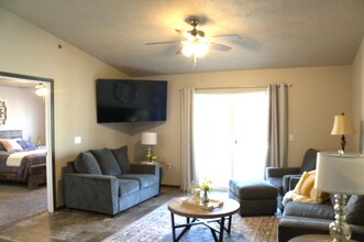 2112 N Carla Ave in Tea, SD - Foto de edificio - Building Photo