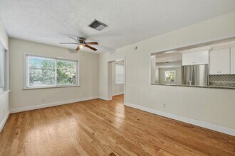 2701 S Manhattan Ave in Tampa, FL - Foto de edificio - Building Photo