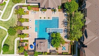 Cypress at Lewisville Apartment Homes in Lewisville, TX - Building Photo