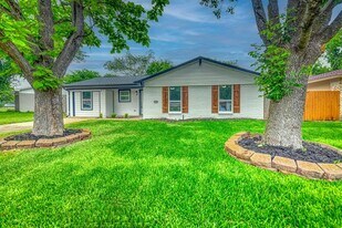 1225 Venus St in Cedar Hill, TX - Building Photo