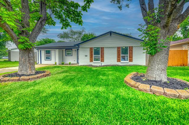 1225 Venus St in Cedar Hill, TX - Building Photo