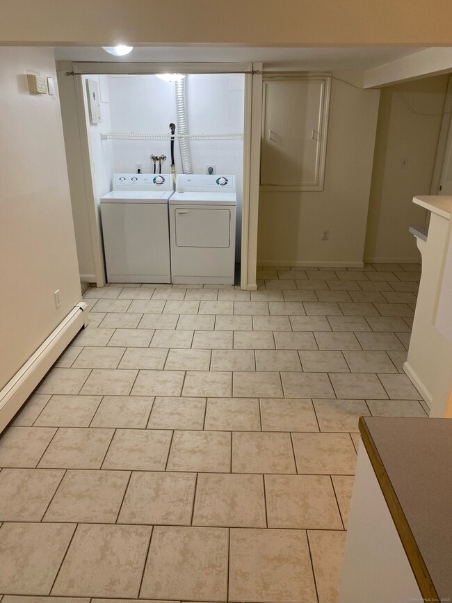18 Clara Dr in Norwalk, CT - Building Photo - Building Photo
