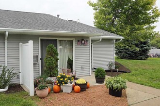 First Avenue Apartments in Elkhorn, WI - Foto de edificio - Building Photo