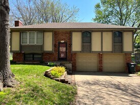 1900 SE Stratford St in Blue Springs, MO - Building Photo