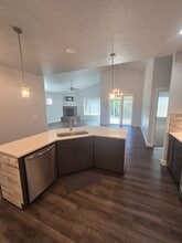 1406 NW Upas Ave in Redmond, OR - Building Photo - Building Photo