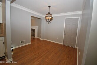 1910 Janlyn Rd in Louisville, KY - Building Photo - Building Photo